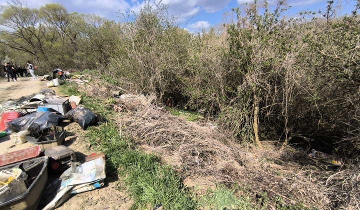 1. fotografia fotogalérie Aktuality / Illegális hulladéklerakó felszámolása – SZIGORÚ TILALOM / Zrušenie čiernej skládky – PRÍSNY ZÁKAZ - foto